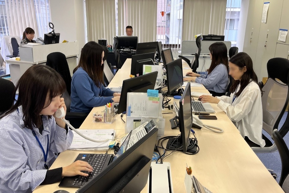 社内での業務風景3